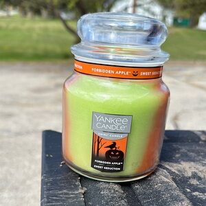 Yankee Candle Forbidden Apple Swirl in Green and Orange